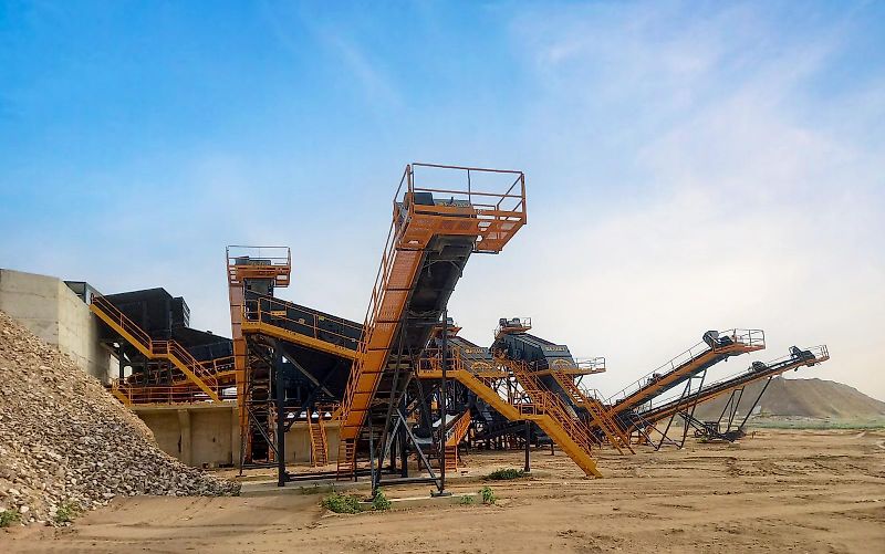 Fabo STATIONARY CRUSHING SCREENG PLANT WITH APRON & WOBBLER FEEDER