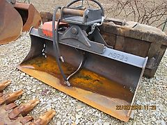 Komatsu MB737 Schaufel 2450mm